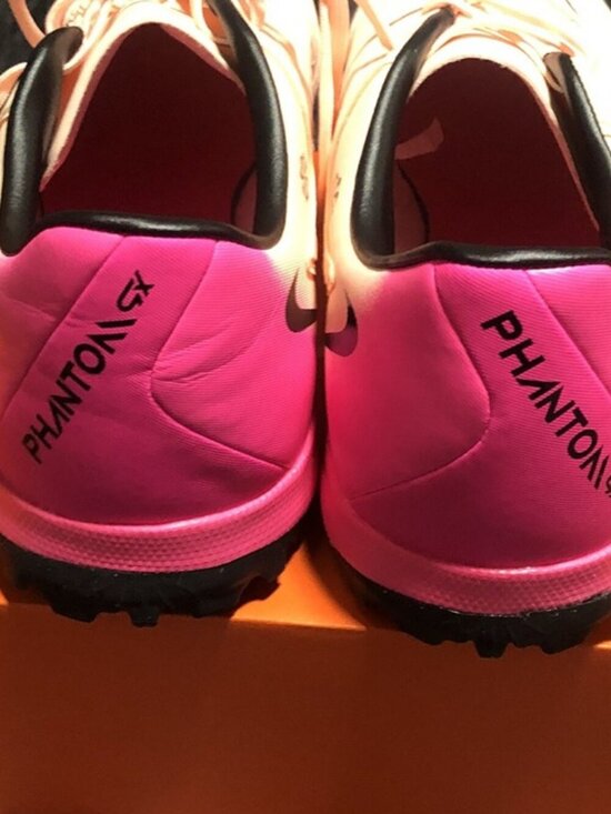Athletic_Shoes